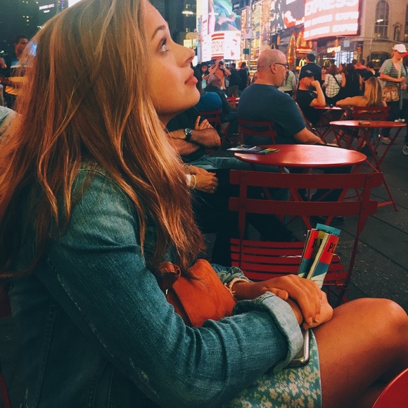 Meet your Posher, Alyssa - Picture 1 of 1